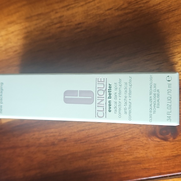 Clinique 3 Piece Hydration Set & Donald ×Clinique Pouch . - Picture 4 of 5